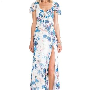 Gorgeous maxi dress!